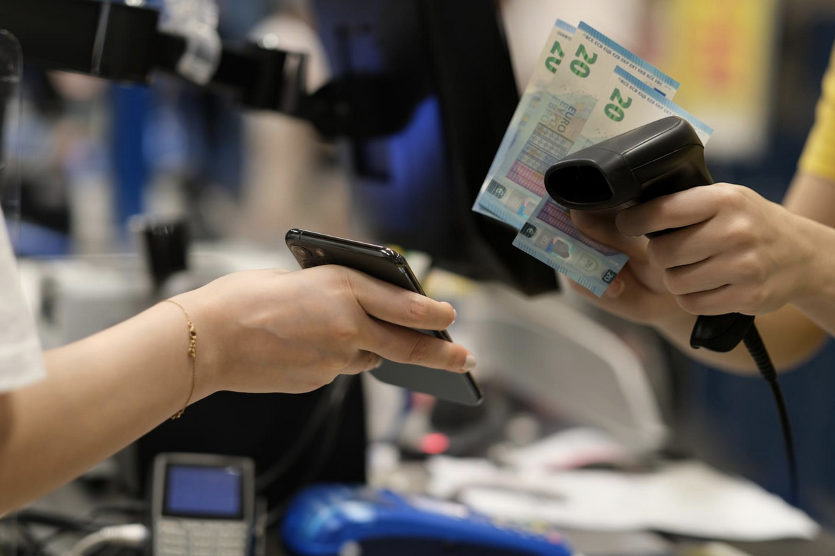 Y, si al pagar, también pudiera retirar dinero…